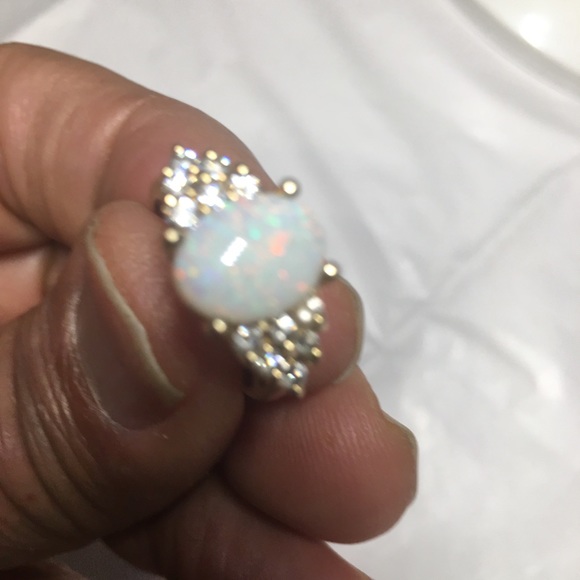 14K yellow gold round diamonds opal ring - Picture 3 of 4